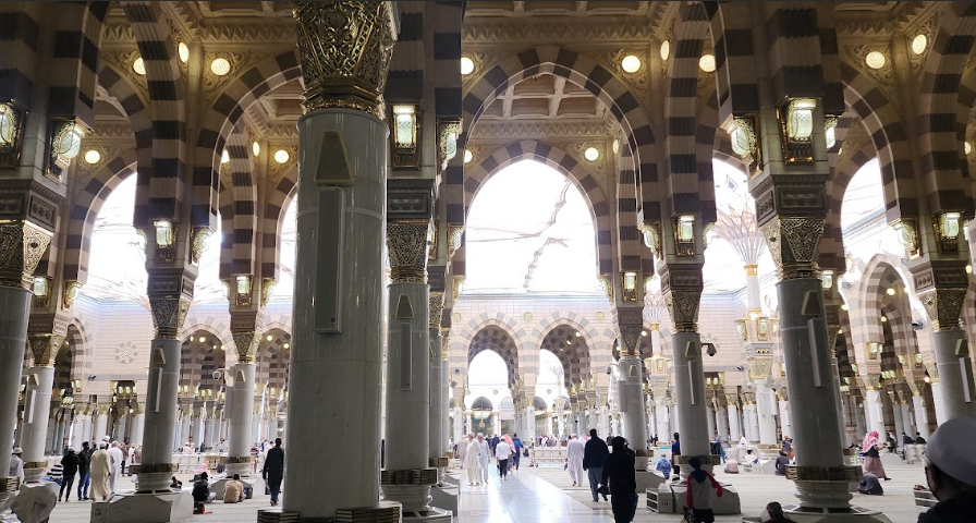 Kenapa Masjidil Haram Beraroma Harum? Ini Penjelasan Berbasis Data