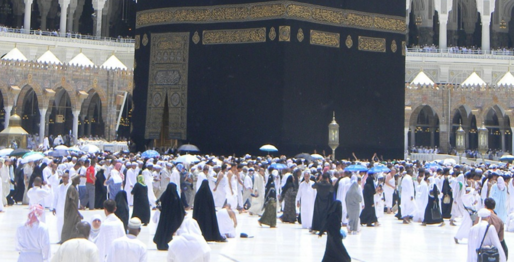 Berikut Ini Adalah Para Petugas yang Menjaga dan Merawat Masjidil Haram
