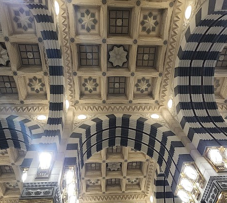 Kenapa Masjidil Haram Beraroma Harum? Ini Penjelasan Berbasis Data